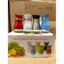 Classic Silver Salt Shaker – Elegant Tabletop Seasoning Dispenser for Home and Dining
